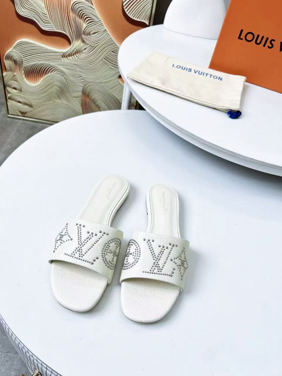 FLAT SLIDE IN WHITE LAMBSKIN WITH RHINSTONES