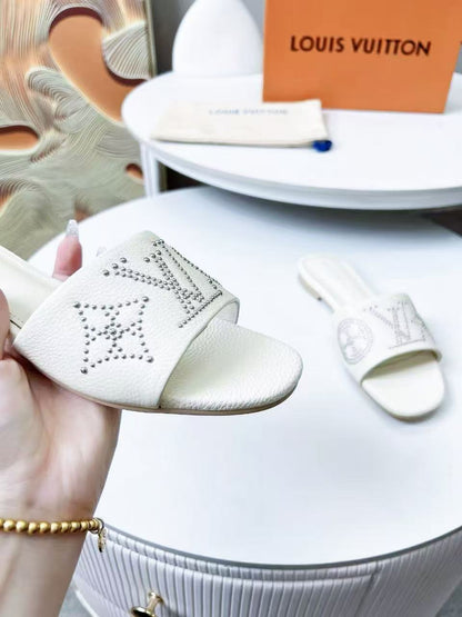 FLAT SLIDE IN WHITE LAMBSKIN WITH RHINSTONES