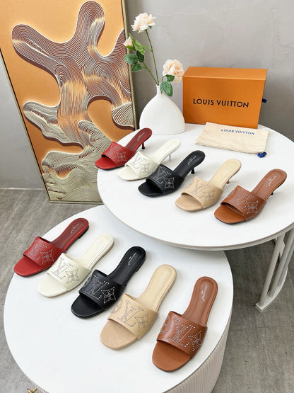 FLAT SLIDE IN WHITE LAMBSKIN WITH RHINSTONES