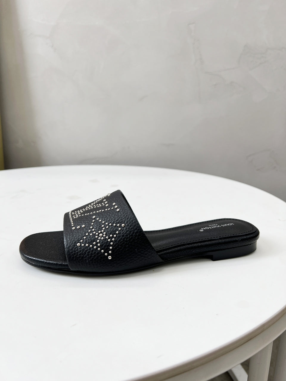 FLAT SLIDE IN BLACK LAMBSKIN WITH RHINSTONES