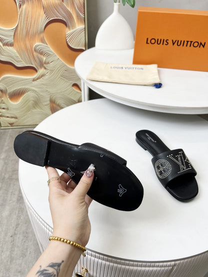 FLAT SLIDE IN BLACK LAMBSKIN WITH RHINSTONES