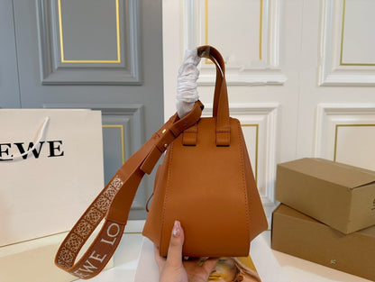 LOE 25 COMPACT HAMMOCK BAG IN OAK SATIN CALFSKIN