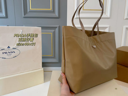 PRA 49 TOTE BAG IN CAMEL BROWN RE-NYLON