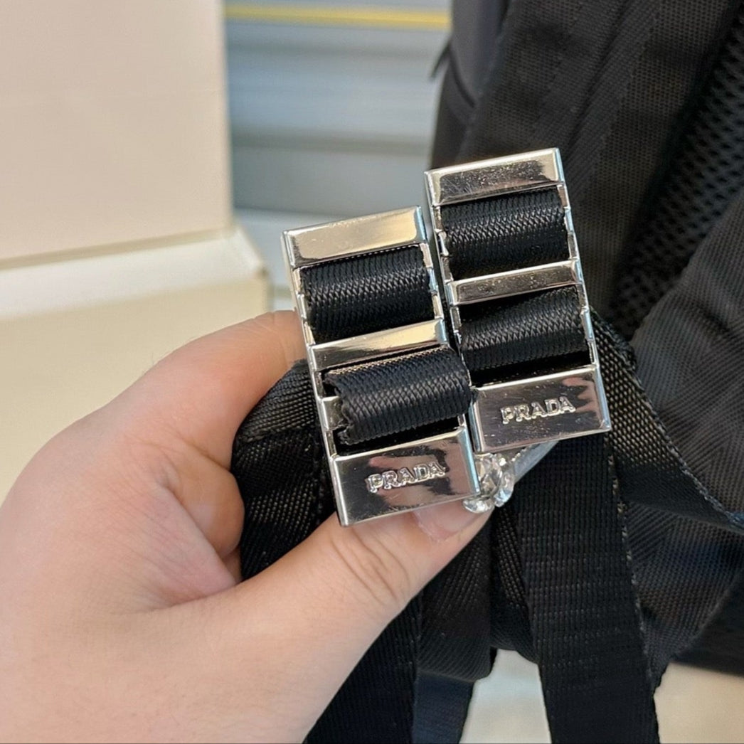 FRONT ZIP POCKET BACKPACK 35 IN BLACK RE-NYLON