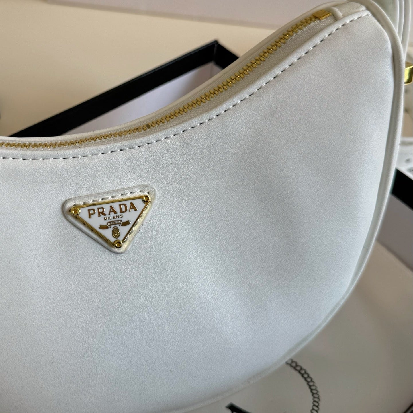 ARQUÉ SHOULDER BAG 23 IN WHITE NAPPA LEATHER GOLD HARDWARE