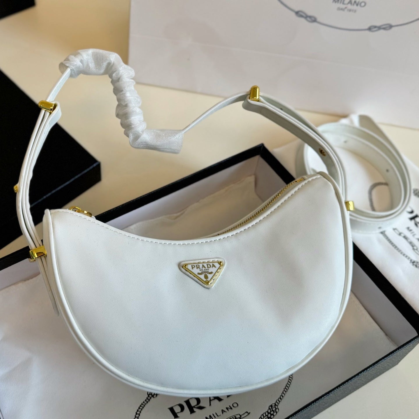 ARQUÉ SHOULDER BAG 23 IN WHITE NAPPA LEATHER GOLD HARDWARE
