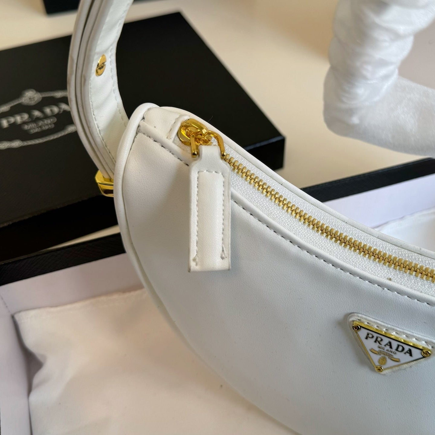 ARQUÉ SHOULDER BAG 23 IN WHITE NAPPA LEATHER GOLD HARDWARE