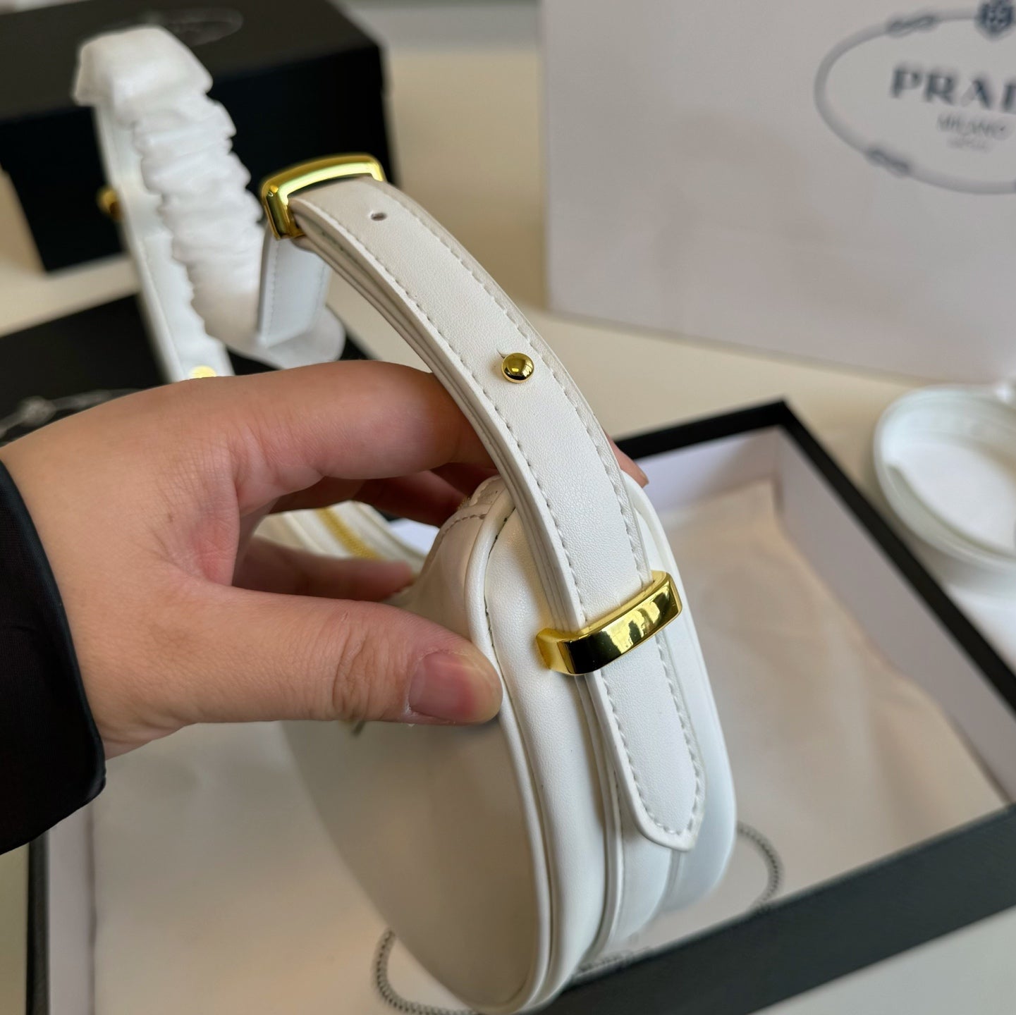 ARQUÉ SHOULDER BAG 23 IN WHITE NAPPA LEATHER GOLD HARDWARE