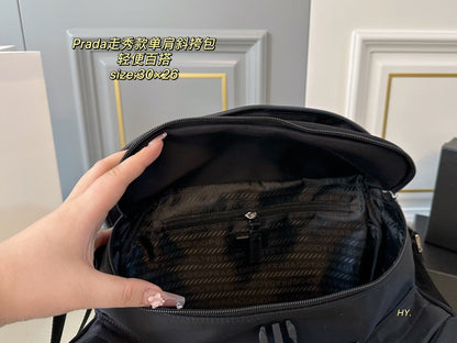 BELT SHOULDER BAG 30 IN BLACK RE-NYLON