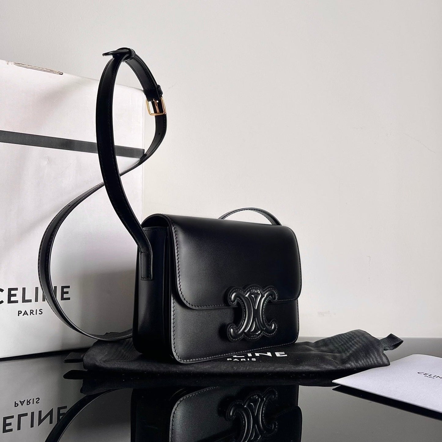 CLASSIQUE TRIOMPHE 22 BLACK SMOOTH CALFSKIN