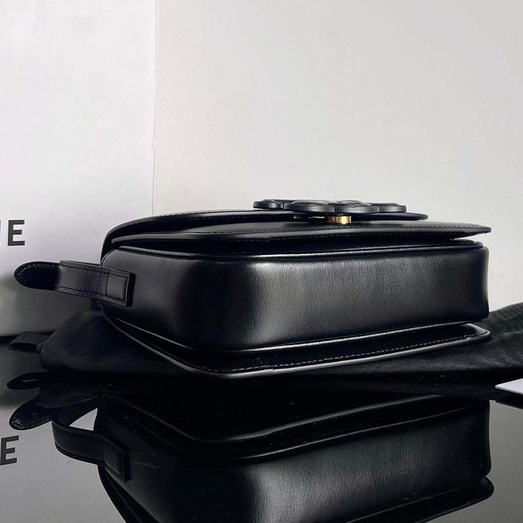 CLASSIQUE TRIOMPHE 22 BLACK SMOOTH CALFSKIN