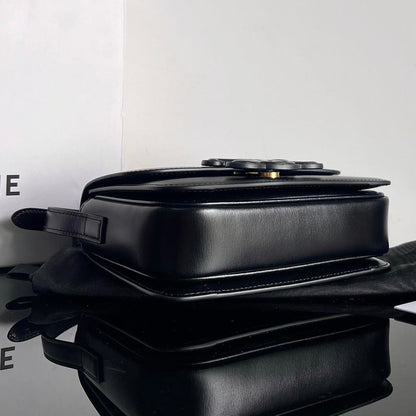 CLASSIQUE TRIOMPHE 22 BLACK SMOOTH CALFSKIN