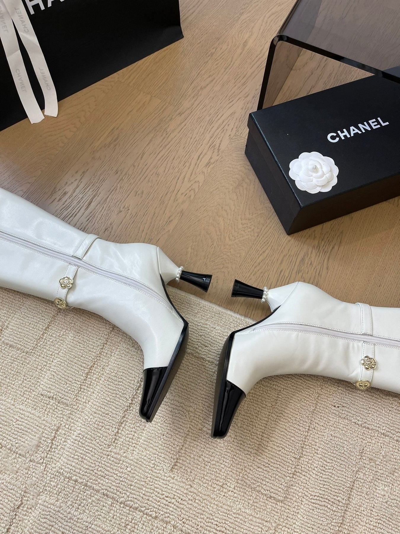 KNEE HIGH BOOTS IN WHITE MIX BLACK CALFSKIN