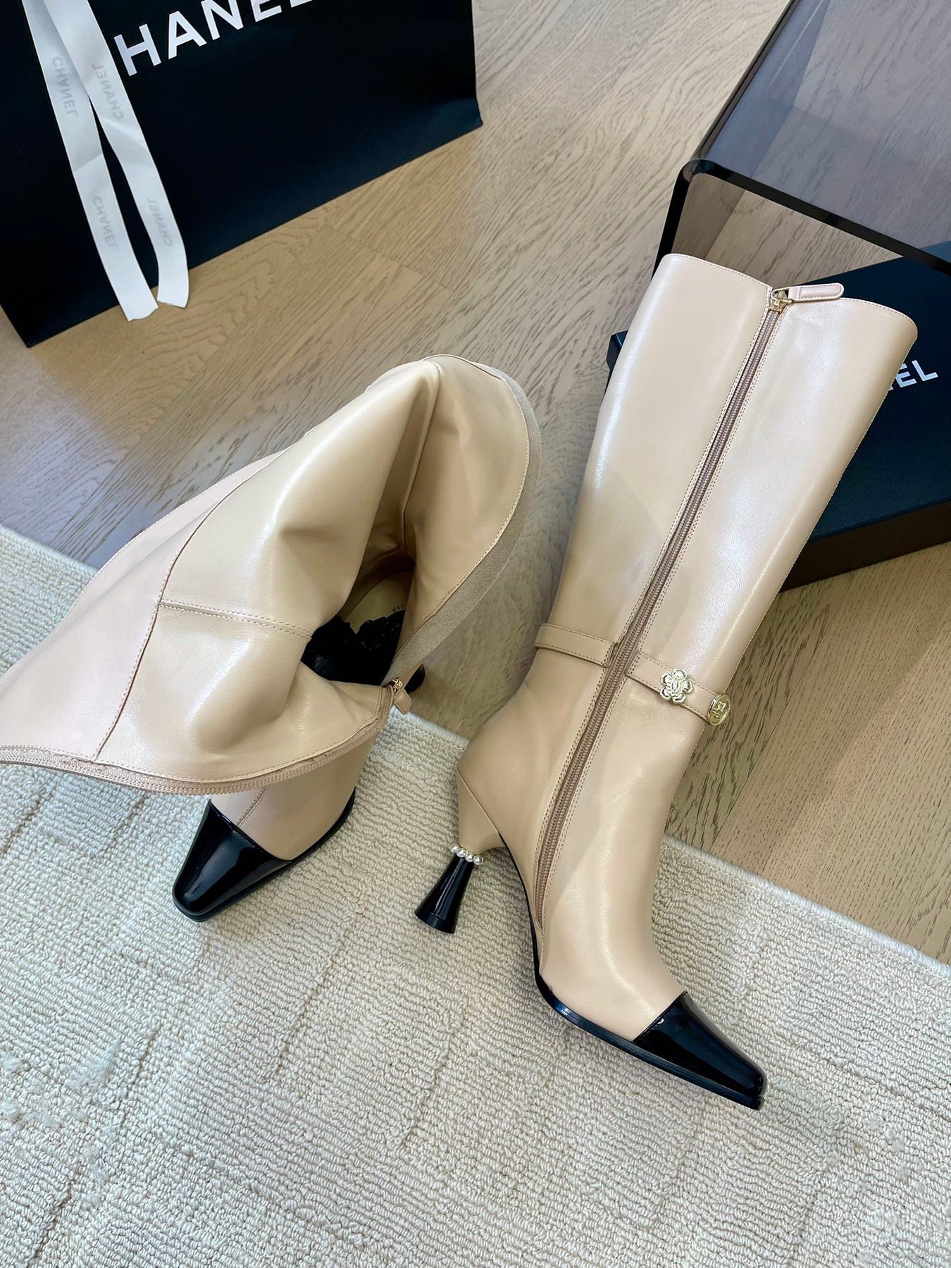 KNEE HIGH BOOTS IN BEIGE MIX BLACK CALFSKIN