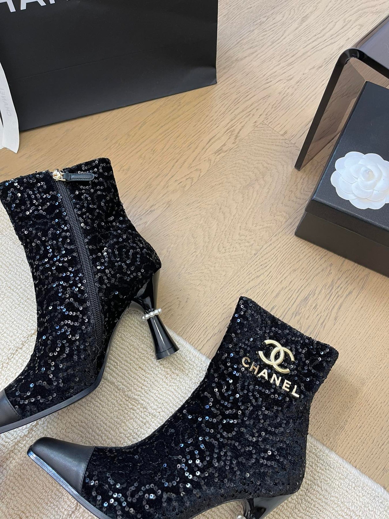 BONGADE BOOTS IN BLACK CALFSKIN AND SEQUINS