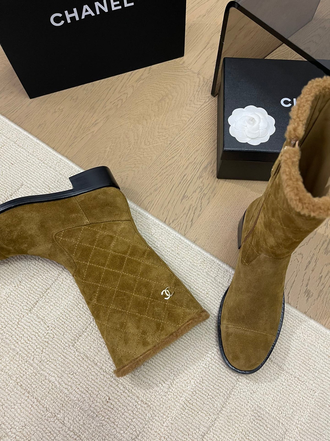 ANKLE BOOTS IN GOLDEN BROWN SUEDE 963150