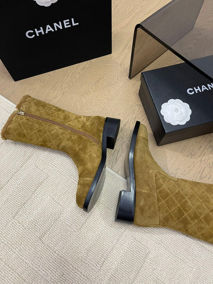 ANKLE BOOTS IN GOLDEN BROWN SUEDE 963150