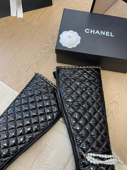 KNEE HIGH BOOTS 8 CM IN BLACK CALFSKIN WITH PEARL CHAIN