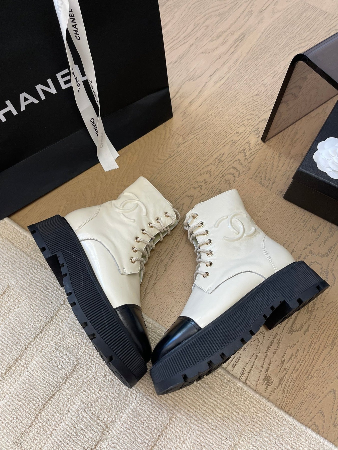 ANKLE BOOTS IN WHITE MIX BLACK CALFSKIN 963002