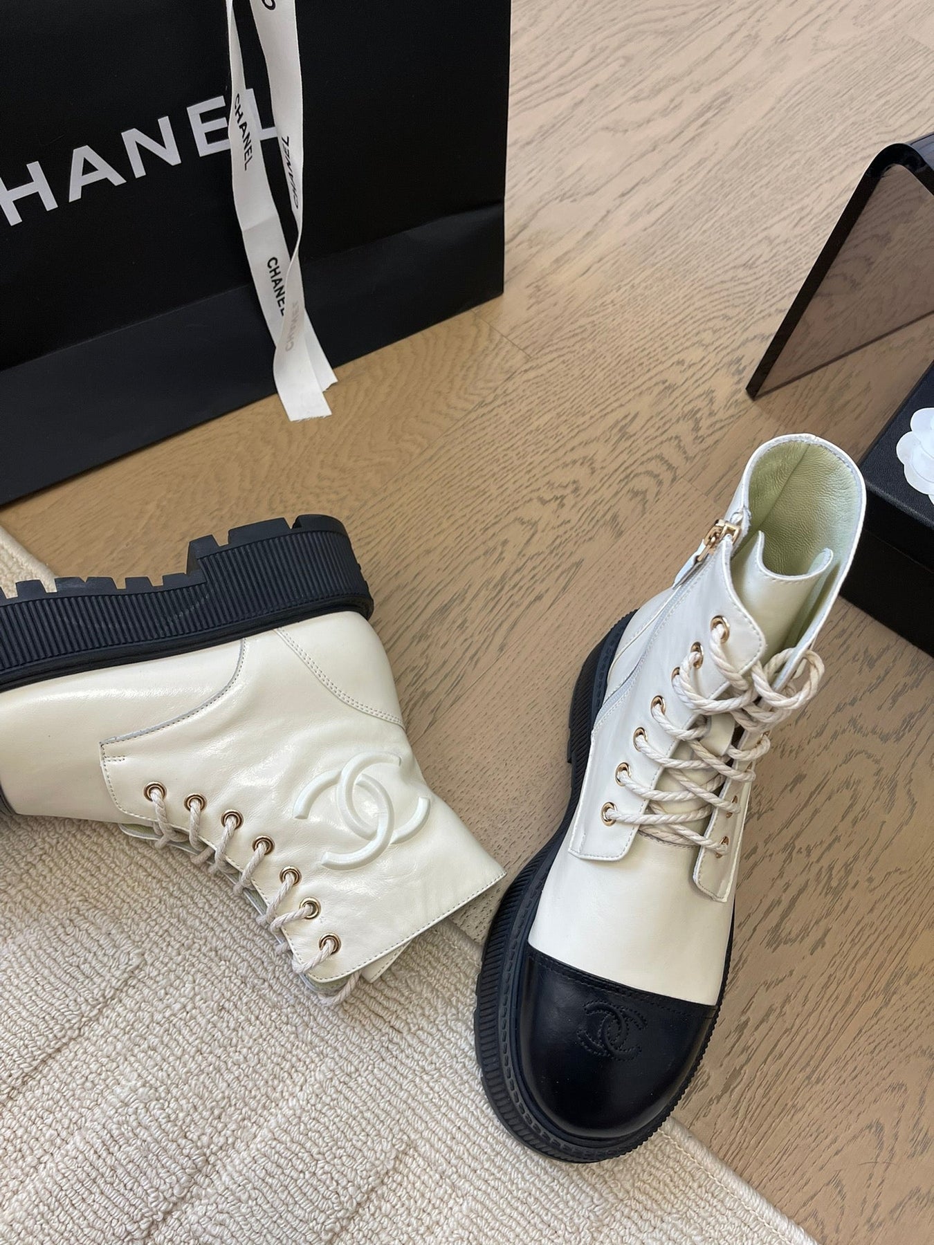 ANKLE BOOTS IN WHITE MIX BLACK CALFSKIN 963002