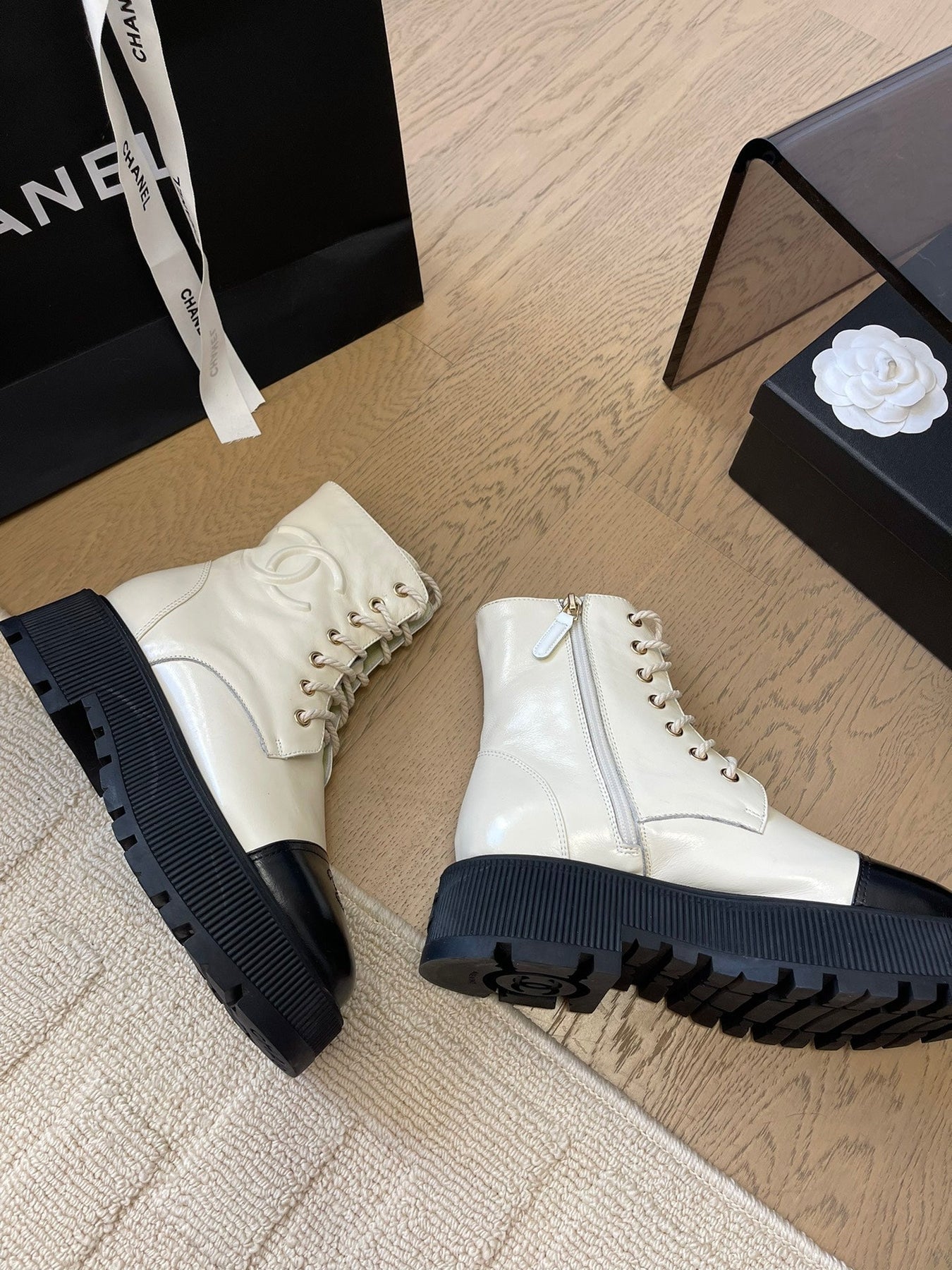 ANKLE BOOTS IN WHITE MIX BLACK CALFSKIN 963002