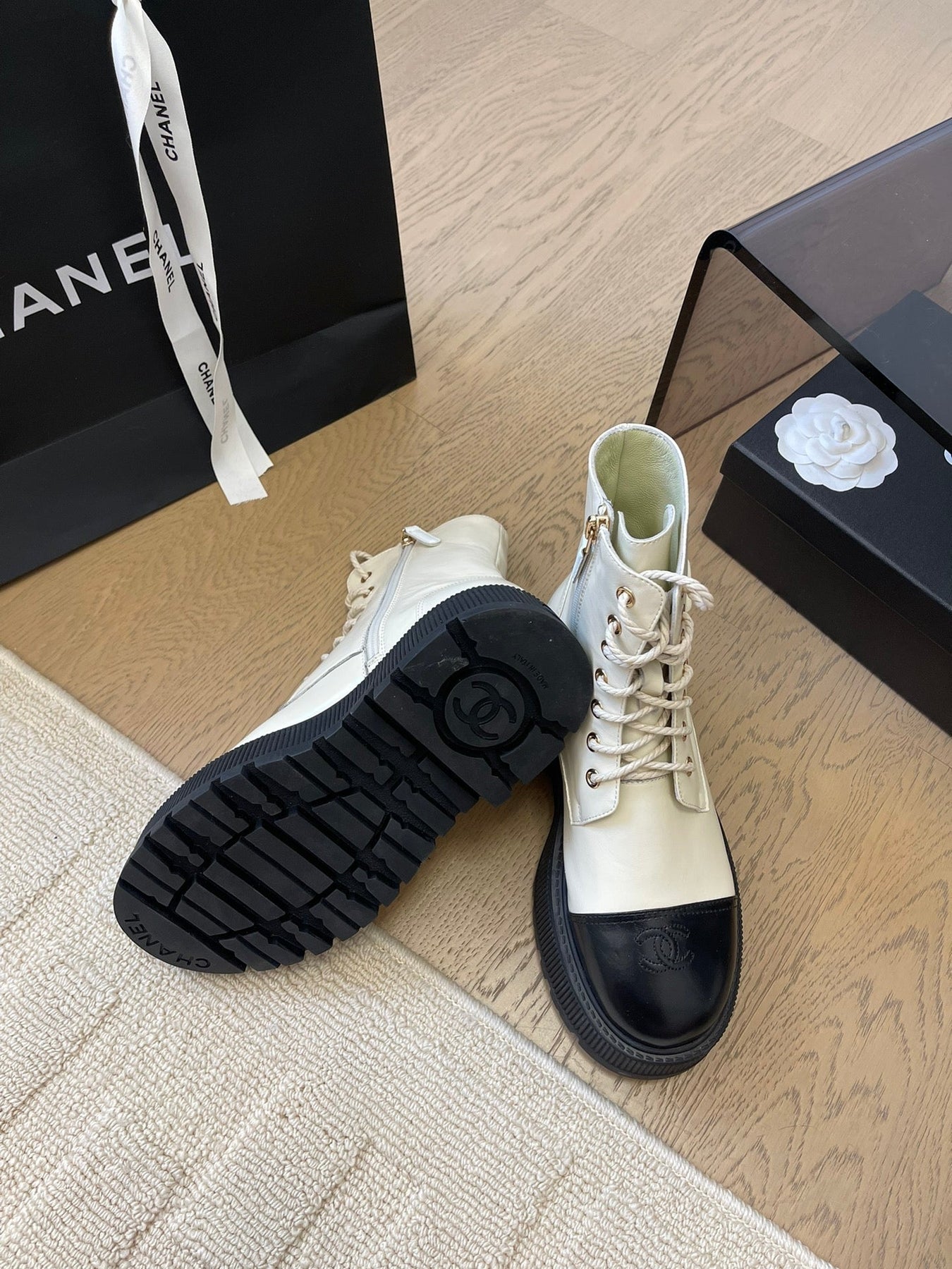 ANKLE BOOTS IN WHITE MIX BLACK CALFSKIN 963002