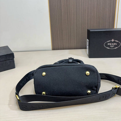 EMBOSSED LOGO TOTE BAG 30 IN BLACK FABIC