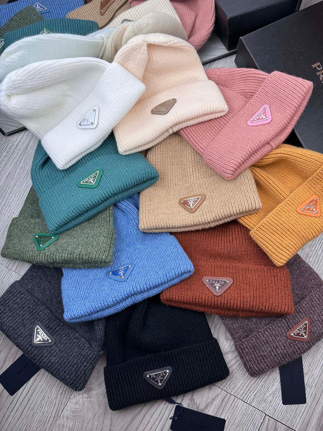 BEANIE HAT IN RED BROWN WOOL 332398