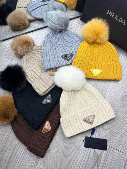 BEANIE HAT IN BLACK WOOL 352368