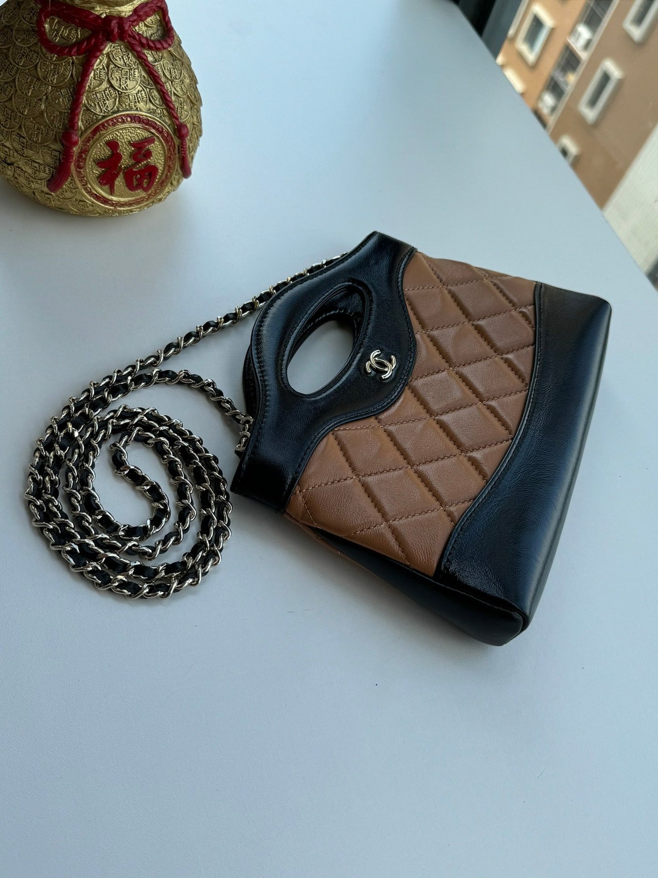 MINI SHOPPING BAG 20 IN BLACK MIX TAWNY BROWN LAMBSKIN GOLD-TONE METAL