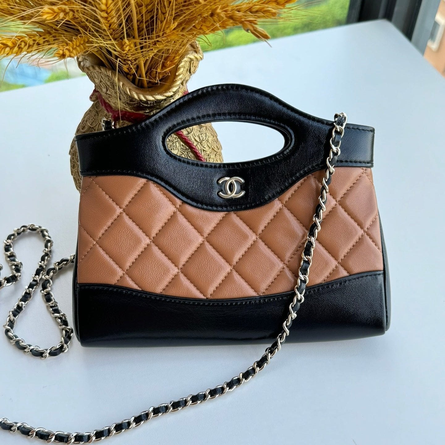 MINI SHOPPING BAG 20 IN BLACK MIX TAWNY BROWN LAMBSKIN GOLD-TONE METAL