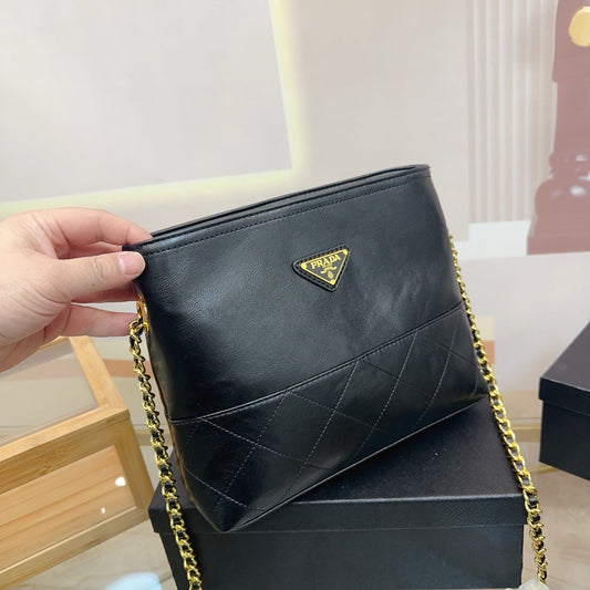 QUILTED CHAIN HOBO BAG 25 IN SHINY BLACK CALFSKIN