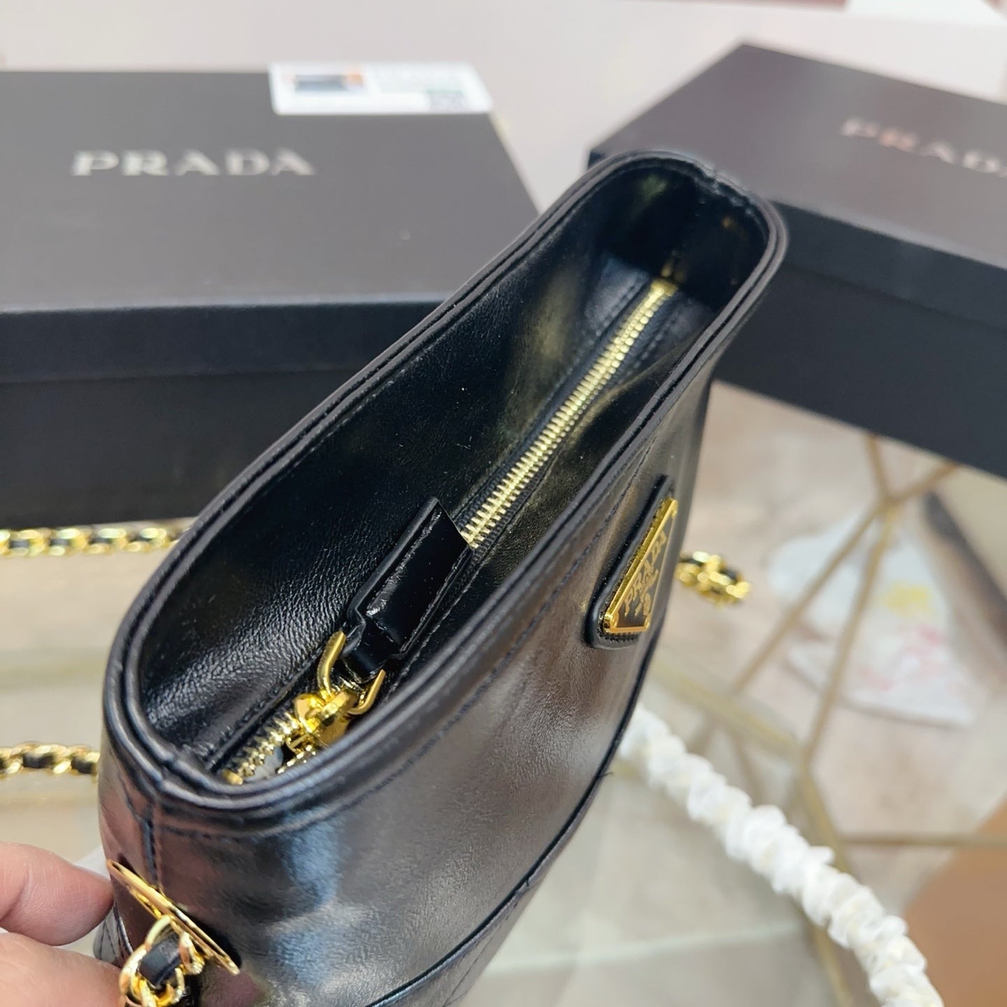 QUILTED CHAIN HOBO BAG 25 IN SHINY BLACK CALFSKIN