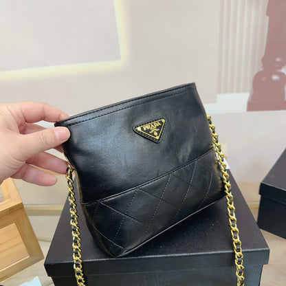 QUILTED CHAIN HOBO BAG 25 IN SHINY BLACK CALFSKIN