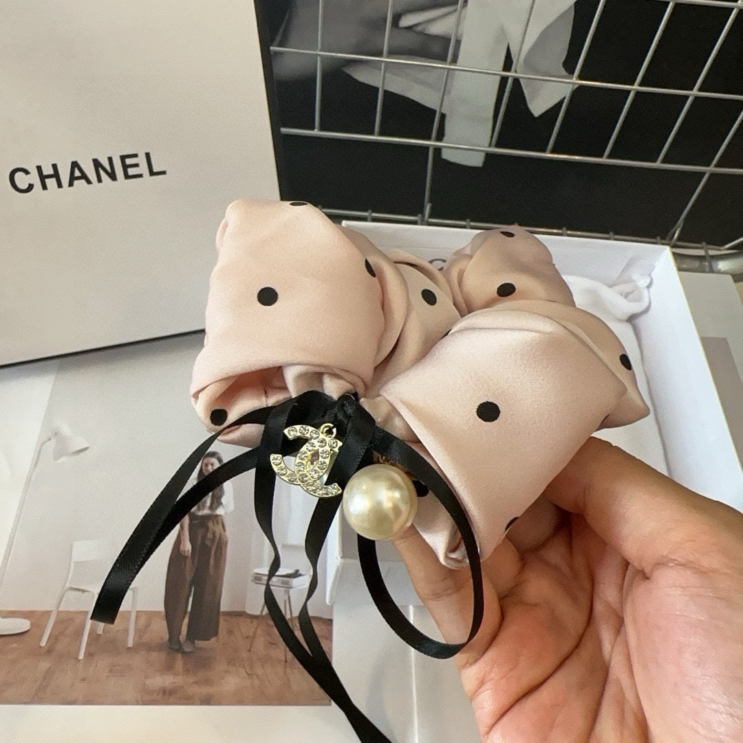 BLUSH PINK WRINKLE FABRIC SCRUNCHIE 358313