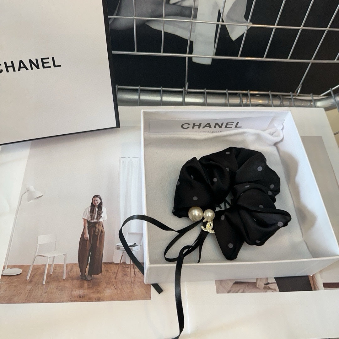 BLACK WRINKLE FABRIC SCRUNCHIE 358314