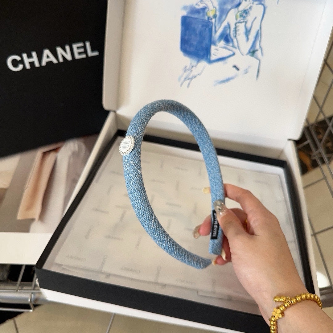 HEADBAND IN SKY BLUE TWEED CRYSTALS LOGO 407888