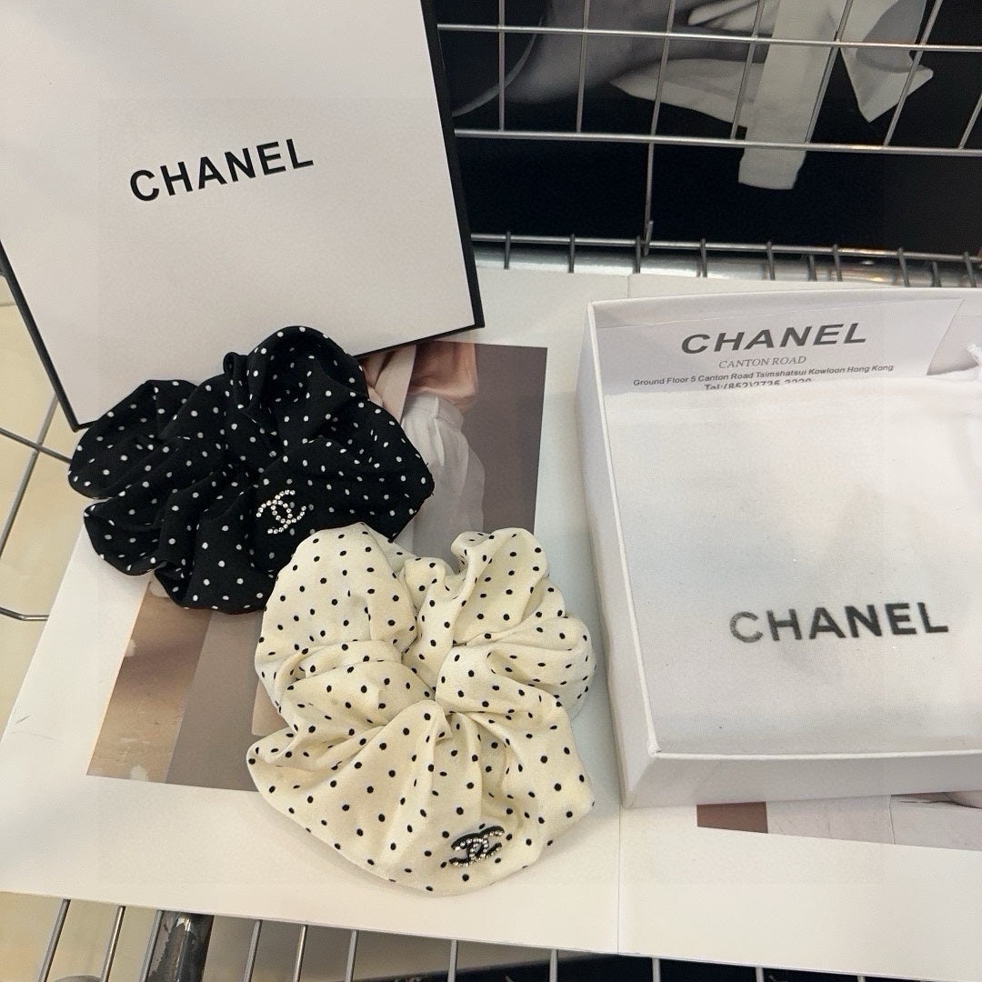 BLACK DOT FABRIC SCRUNCHIE 418926