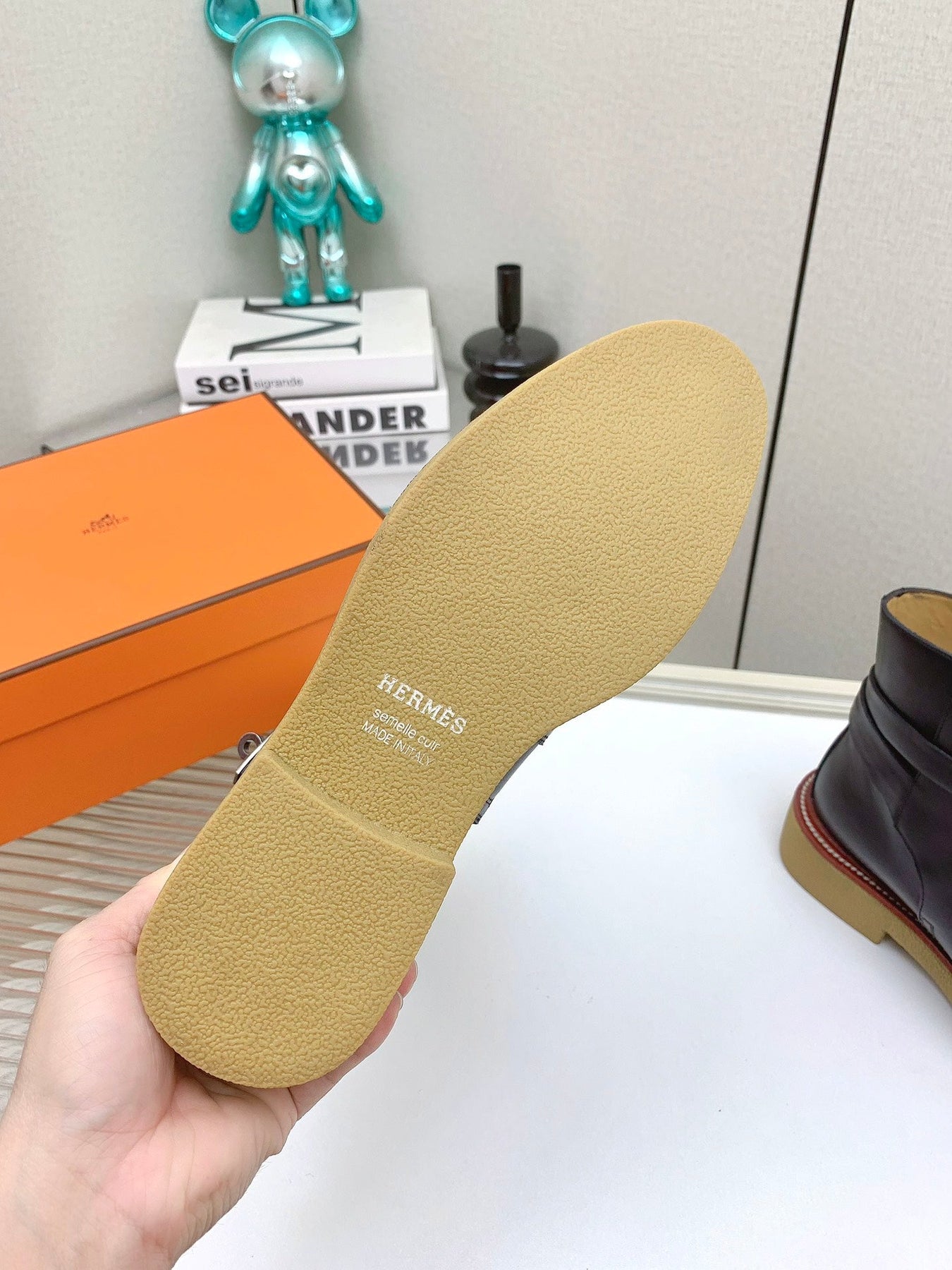 BOTINES HISTORY BOOTS IN BLACK CALFSKIN