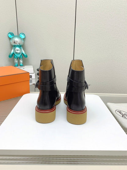 BOTINES HISTORY BOOTS IN BLACK CALFSKIN