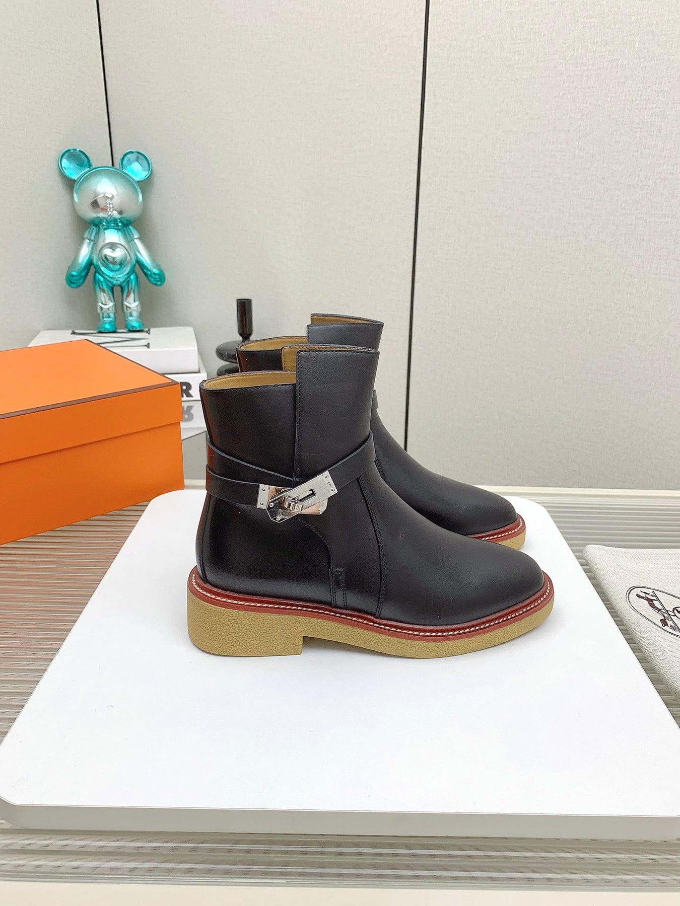 BOTINES HISTORY BOOTS IN BLACK CALFSKIN