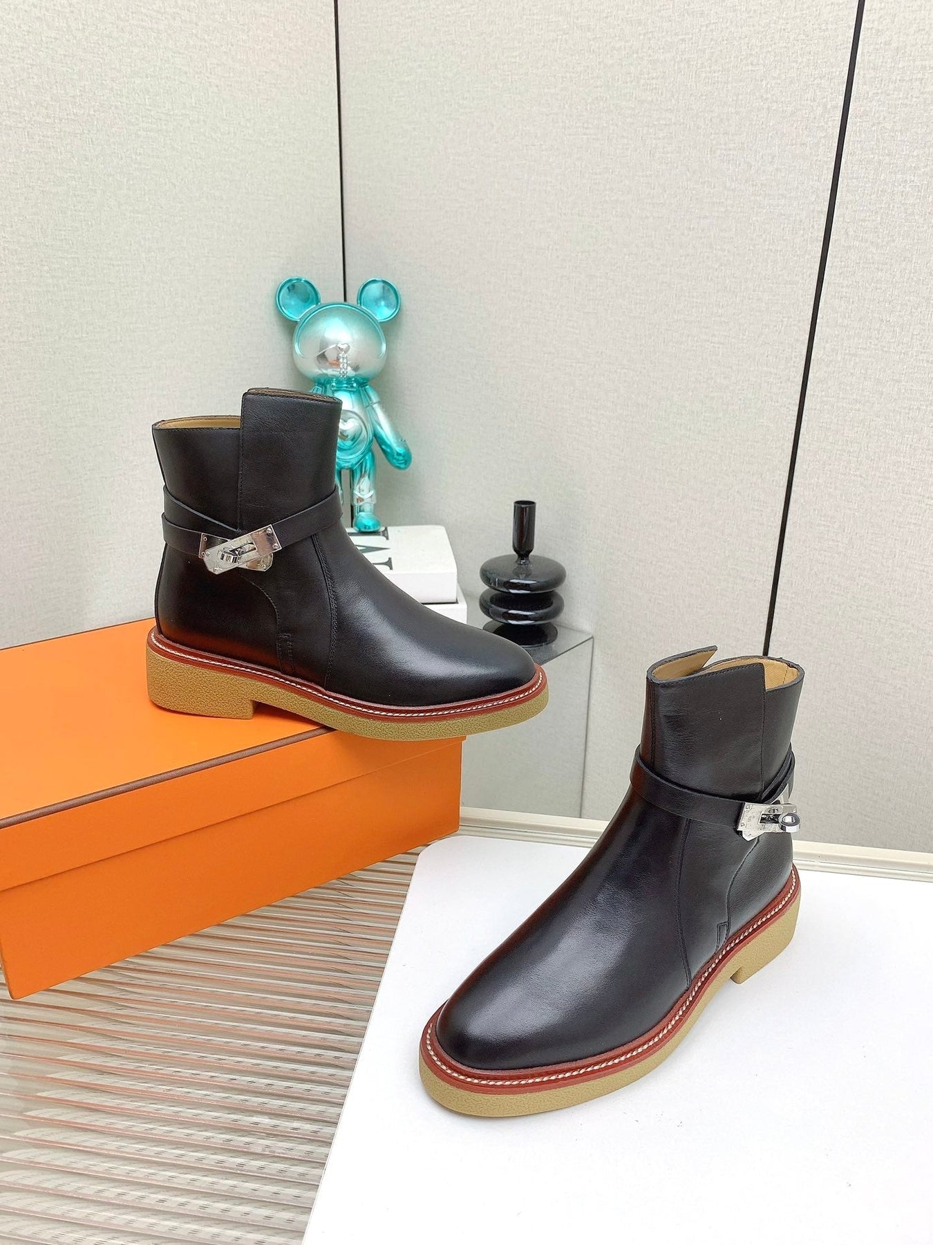 BOTINES HISTORY BOOTS IN BLACK CALFSKIN