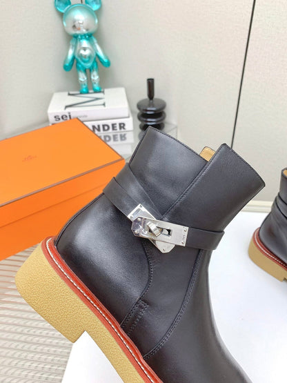 BOTINES HISTORY BOOTS IN BLACK CALFSKIN