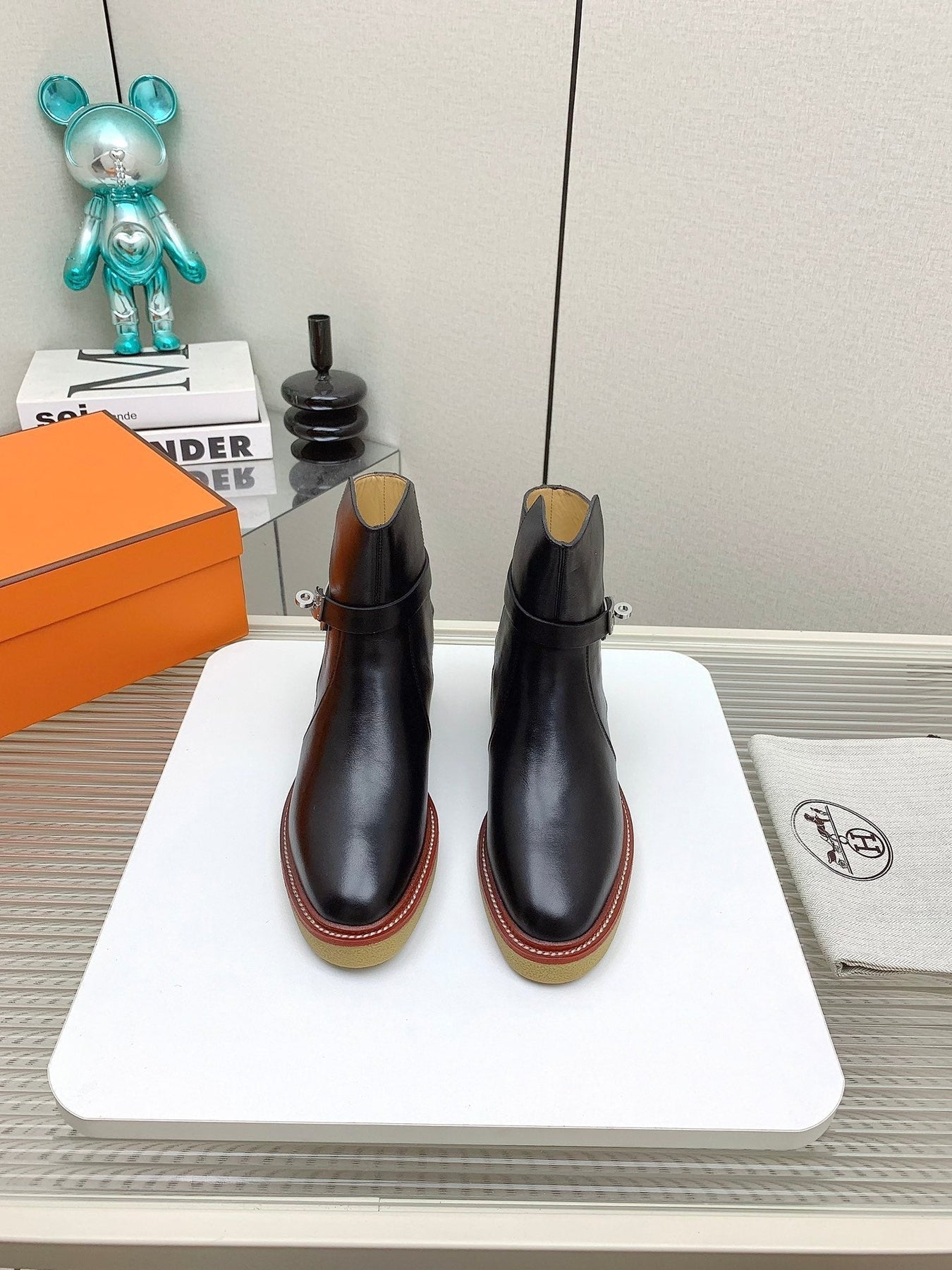 BOTINES HISTORY BOOTS IN BLACK CALFSKIN