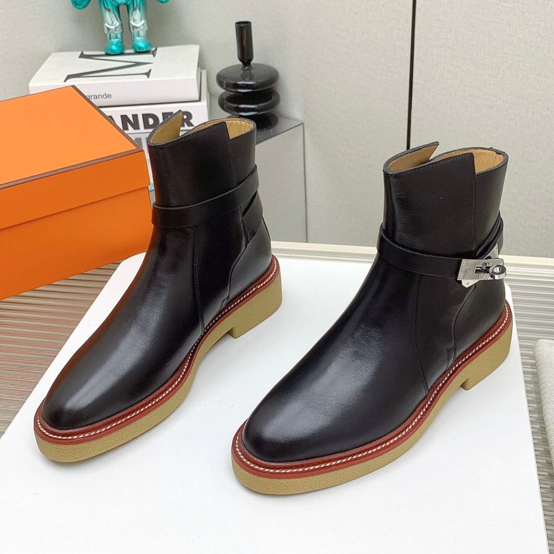 BOTINES HISTORY BOOTS IN BLACK CALFSKIN