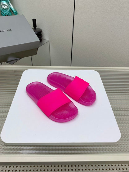 POOL SLIDE SANDAL IN JELLY PINK RUBBER