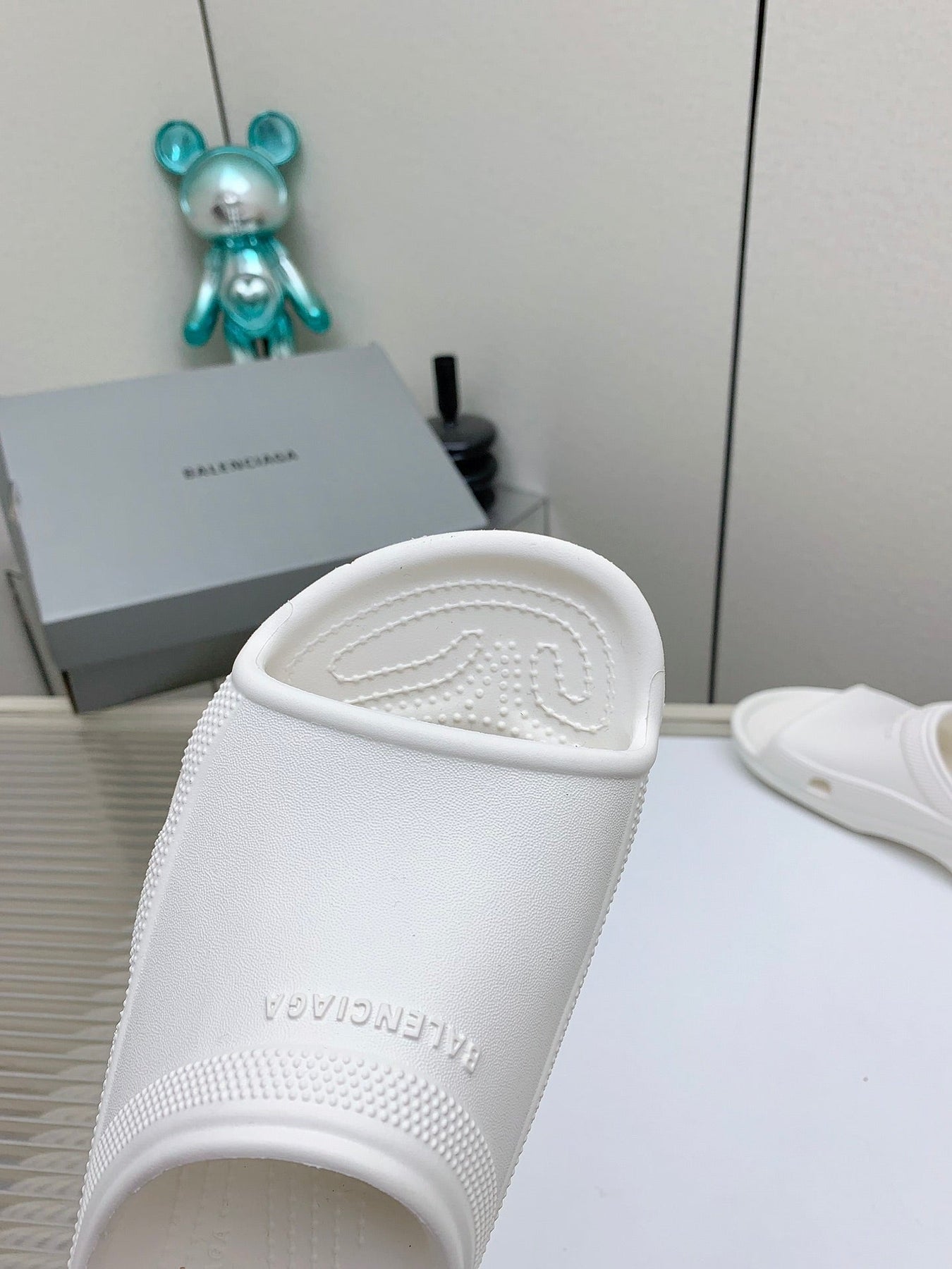 POOL CROCS IN WHITE RUBBER