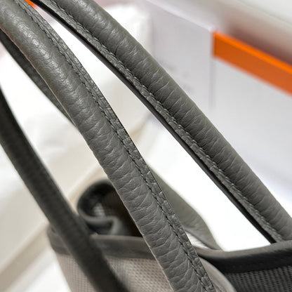 GARDEN PARTY 23CM IN WHITE TOILETS COTTON CANVAS AND GREY CALFSKIN