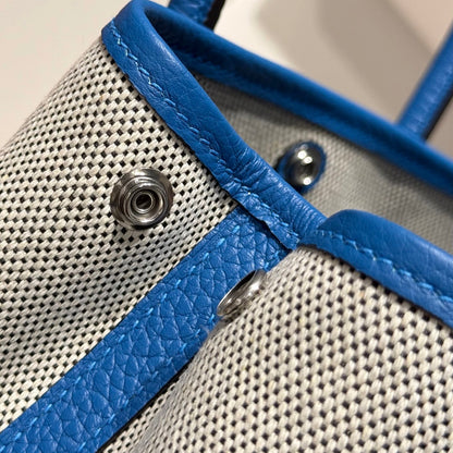 GARDEN PARTY 23CM IN WHITE MIX BLACK TOILETS COTTON CANVAS AND BLUE CALFSKIN