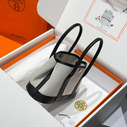 GARDEN PARTY 23CM IN WHITE TOILETS COTTON CANVAS AND BLACK CALFSKIN